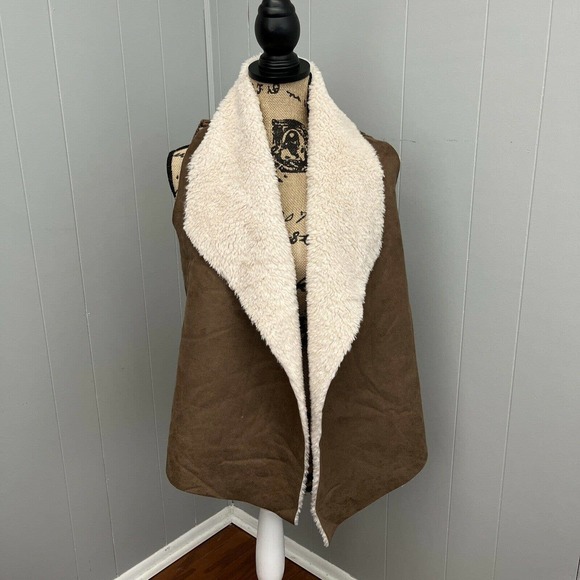 NEW Chelsea & Theodore Womens Faux‎ Suede And Fur Tan Vest Sweater Size Medium - Picture 1 of 8